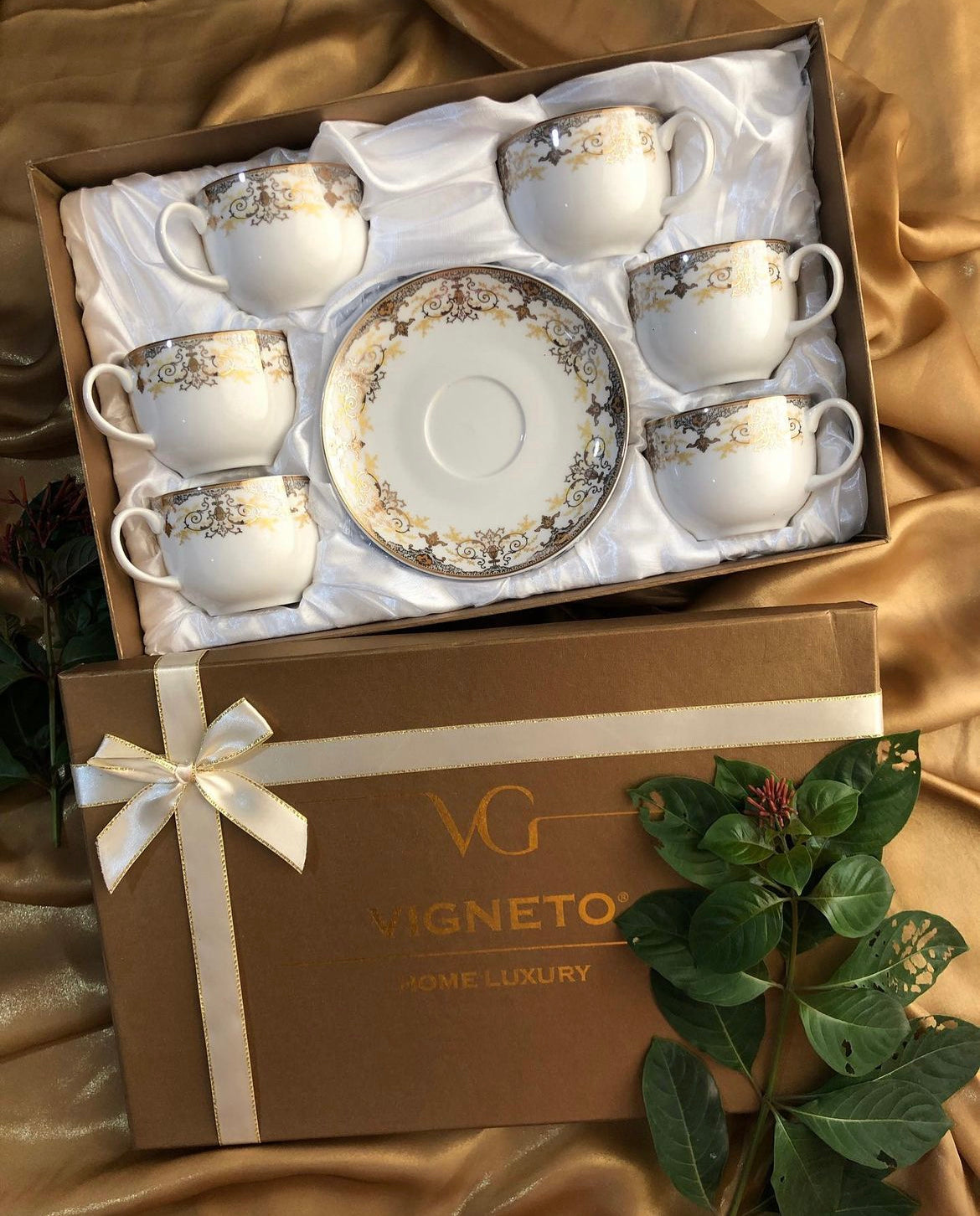 Royal Regalia Cup & Saucer - set of 6