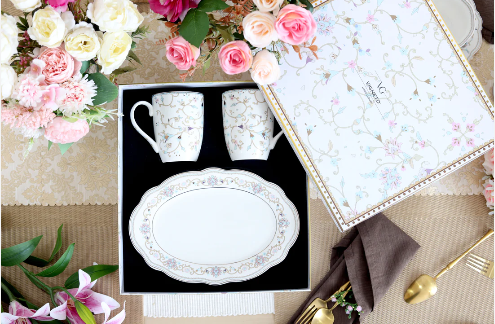 White Pattern Coffee Mugs & Snack Tray